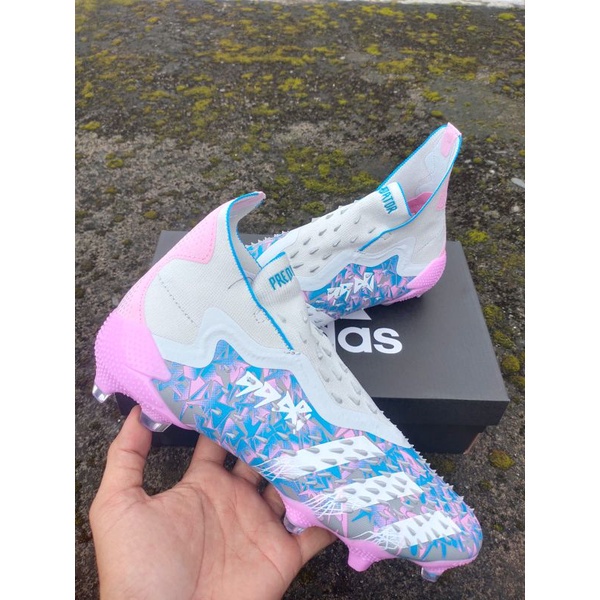 Sepatu Sepak Bola Adidas Predator Freak+ White Pink FG