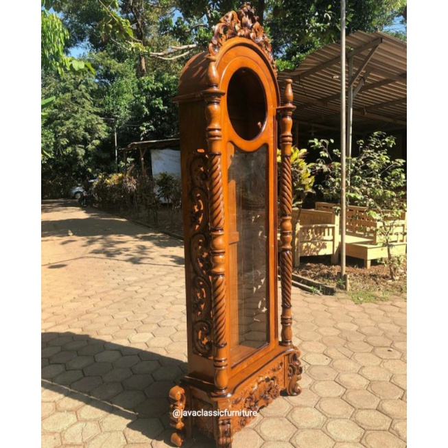 1 SET LEMARI JAM UKIR TIANG ULIR BAHAN KAYU JATI SUDAH DI LENGKAPI DENGAN JAM DAN KACA FINISHING NATURAL JEPARA-3