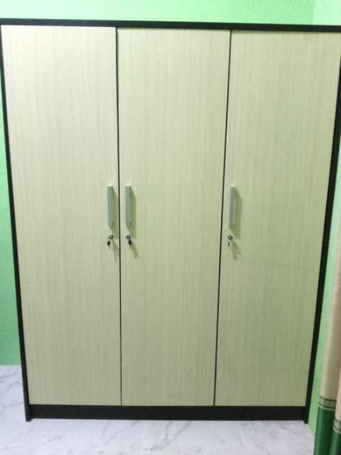 Lemari Pakaian S-302 Woody 3 Pintu