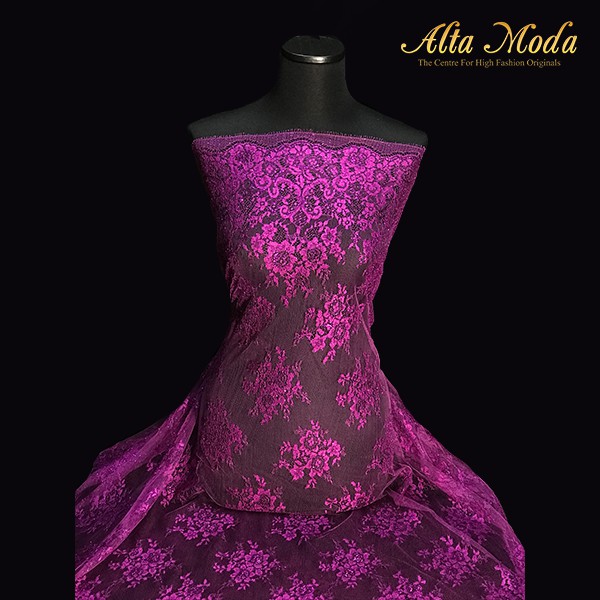 

Alta Moda Brokat Perancis Kebaya Metallic Sugar Cubes Ungu