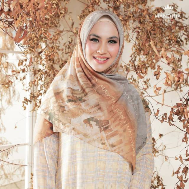 Hijab MANDJHA by Ivan Gunawan Milan Scarf