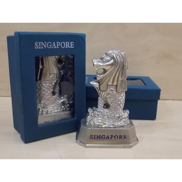 SUVENIR Patung singa Singapore
