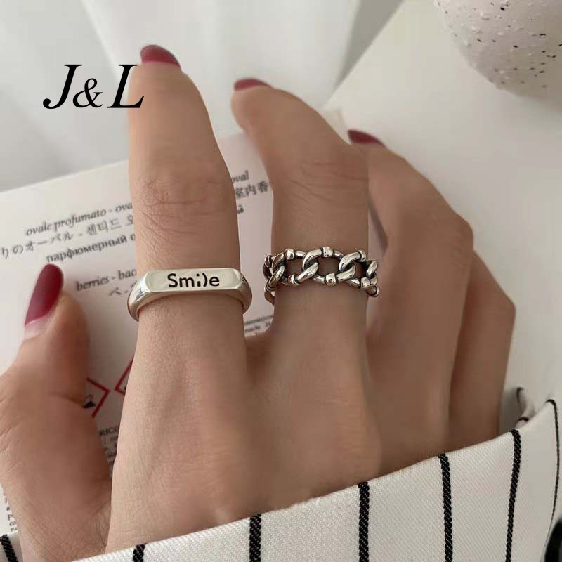 Cincin Model Hollow Motif Tulisan Bahan Alloy Warna Silver Gaya Korea Untuk Wanita