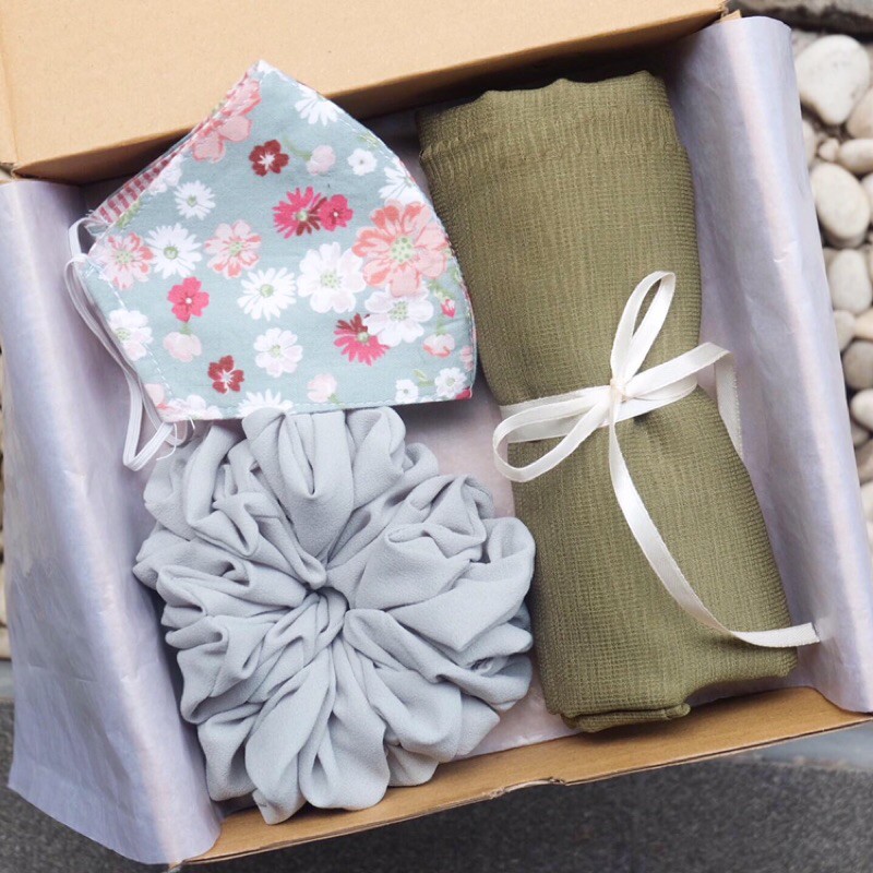 

Raya Hampers II (Small)