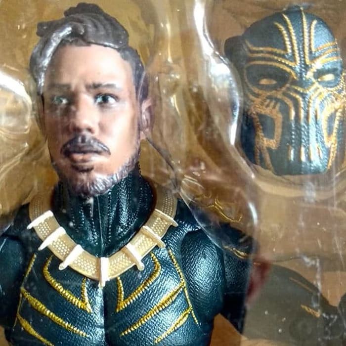 Action Figure Avengers Erik Killmonger Only Marvel Legends Series  ER-17