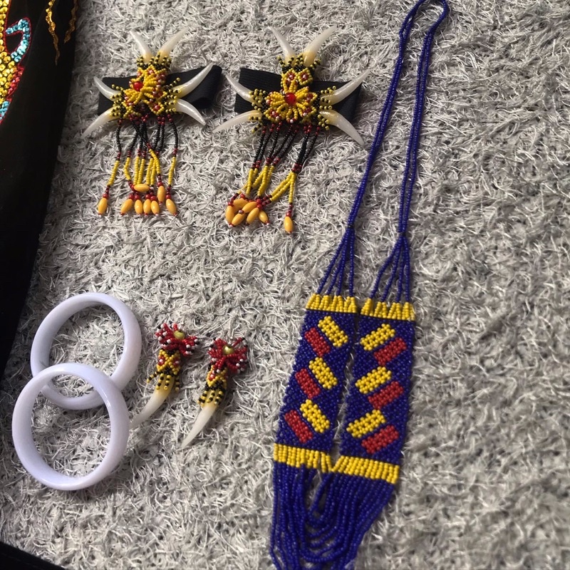 SATU SET BAJU DAYAK CEWE DEWASA