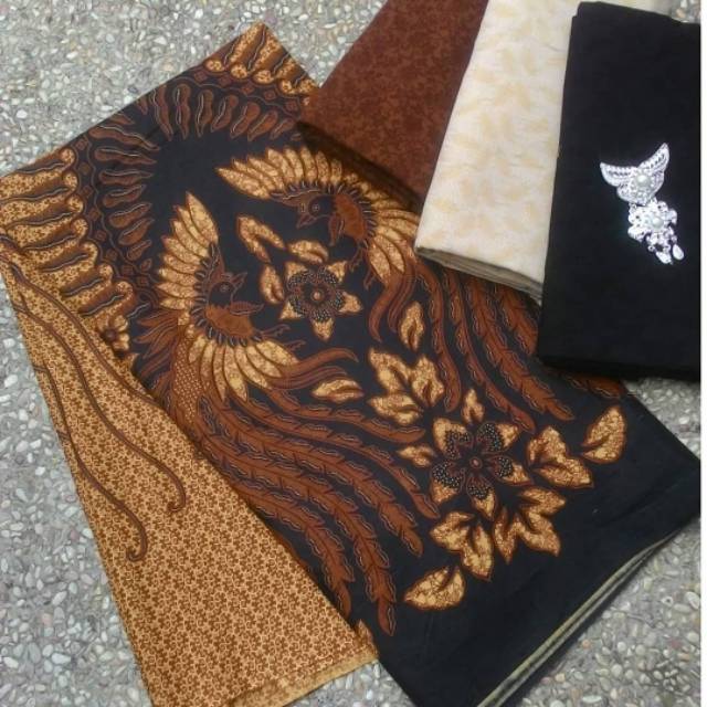 Kain Batik Merak Kembar dan Emboss BKMT 01120