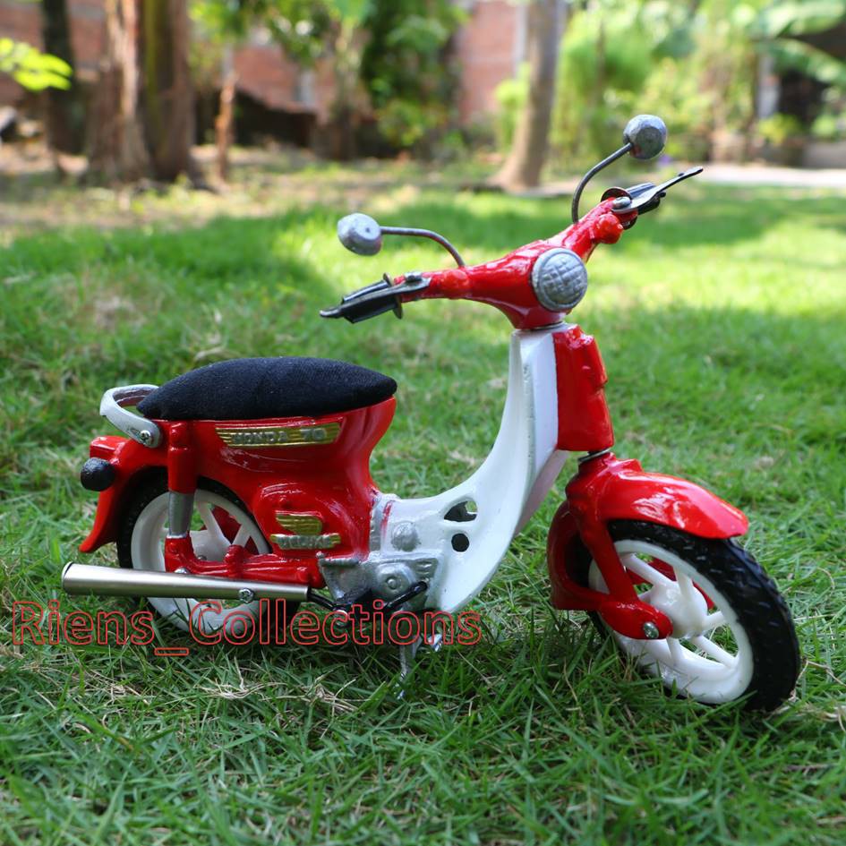 SOUVENIR UNIK. MINIATUR DIECAST MOTOR HONDA C70 / PITUNG BAHAN BESI. OLEH OLEH JOGJA