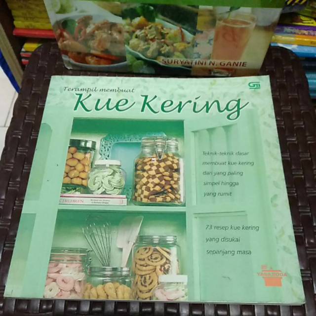 

Terampil membuat kue kering