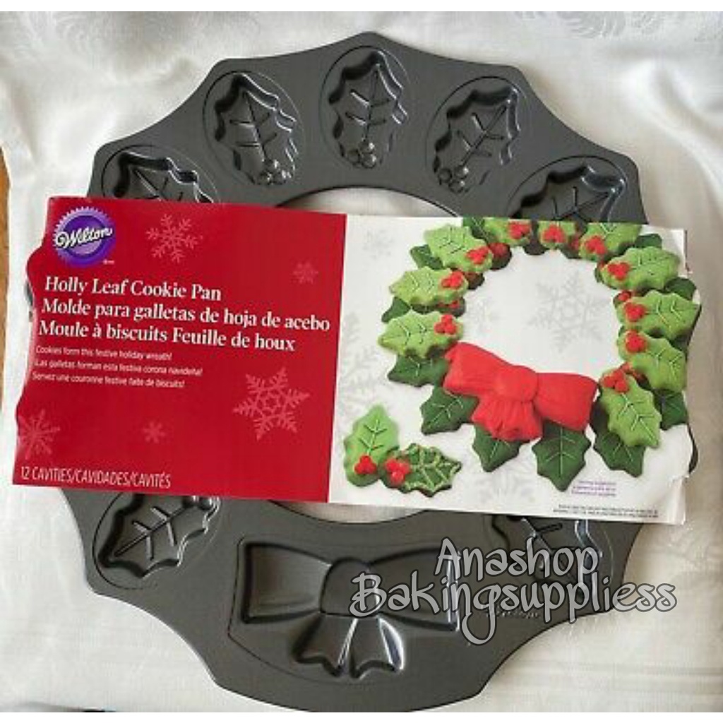 Wilton Christmas Holly Leaf Cookie Pan / Wreath Shapes Christmas