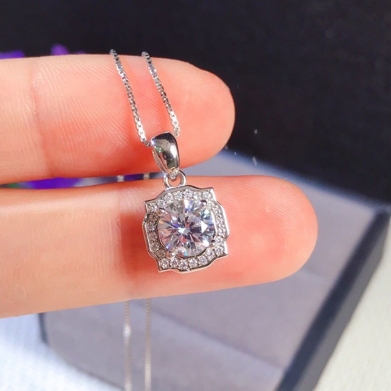 Ornament's Moissanite Pendant Necklace