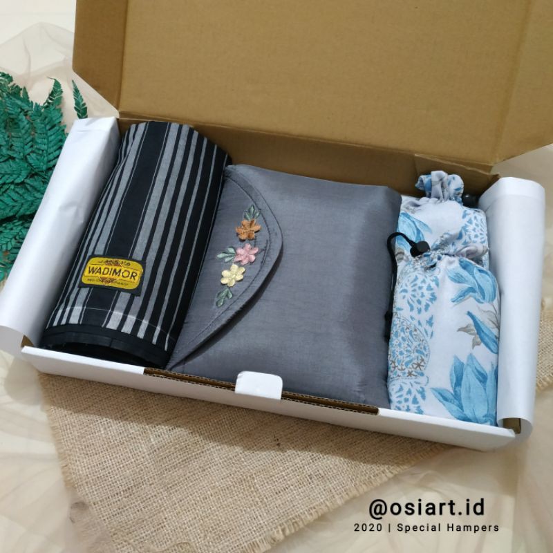 Hampers Ramadhan Hari Raya Idul Fitri Hempers Lebaran Paket Mukena Cewek Sarung Cowok Sajadah Traveling Couple Parsel Box Kotak Murah Ramadan Mukenah Muslim Dewasa Parcel Eid Mubarak