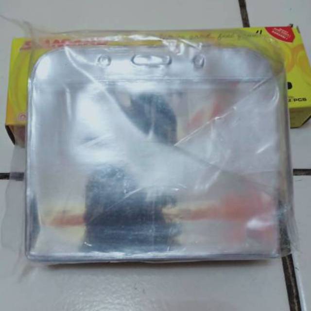 

Plastik ID Card ( Landscape ) 7x10Cm Tipis / Plastik ID Panitia Landscape