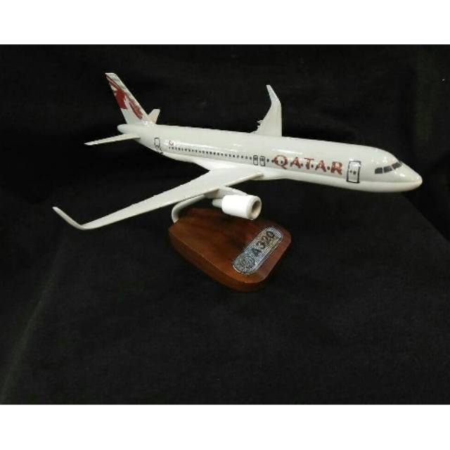 Replika Miniatur Pesawat A320 Qatar
