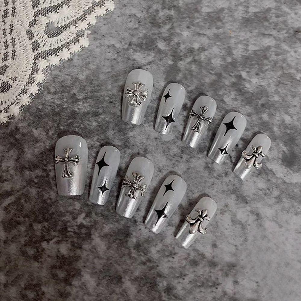 Mxbeauty Gagak Hati Nail Art Perhiasan Cahaya Mewah Metal Cross Desain Neo-Gotik Rivet Perhiasan Retro DIY Nail Art Ornamen