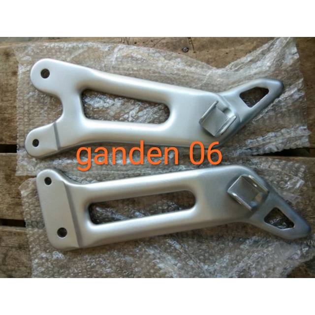 DUDUKAN STEP PIJAKAN KAKI BELAKANG YAMAHA RX KING NEW 2008