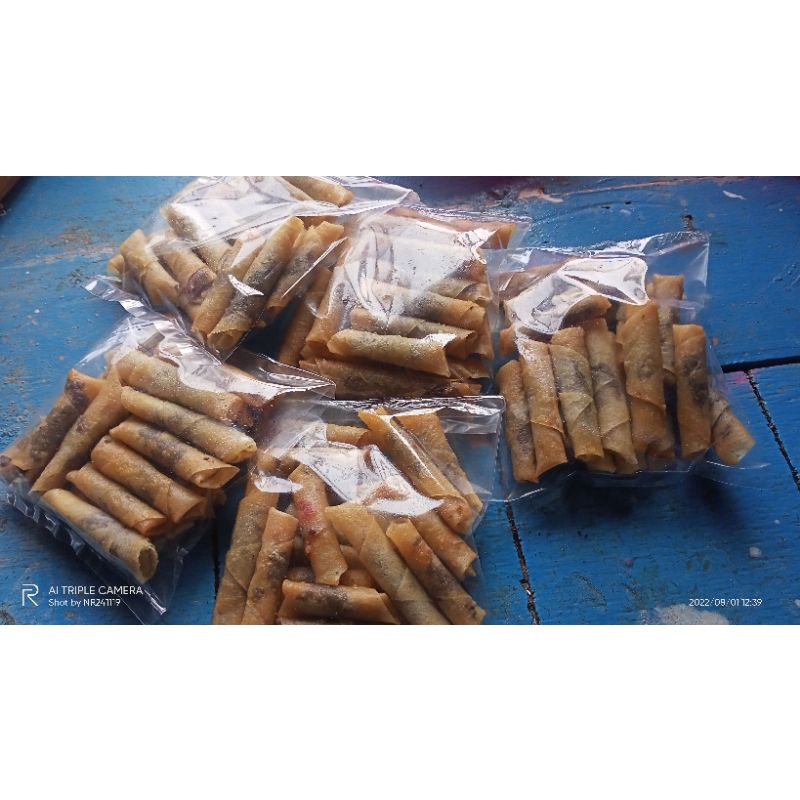 

aneka Snack cemilan lumpia isi coklat dan isi sosis