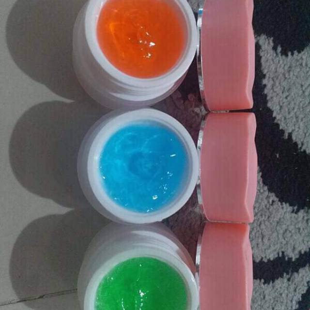 GEL GLOWING SERUM FARMASI PLUS GIGA WHITE