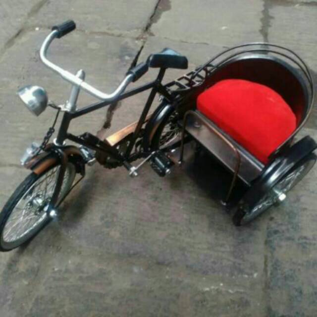 Miniatur sepeda medan