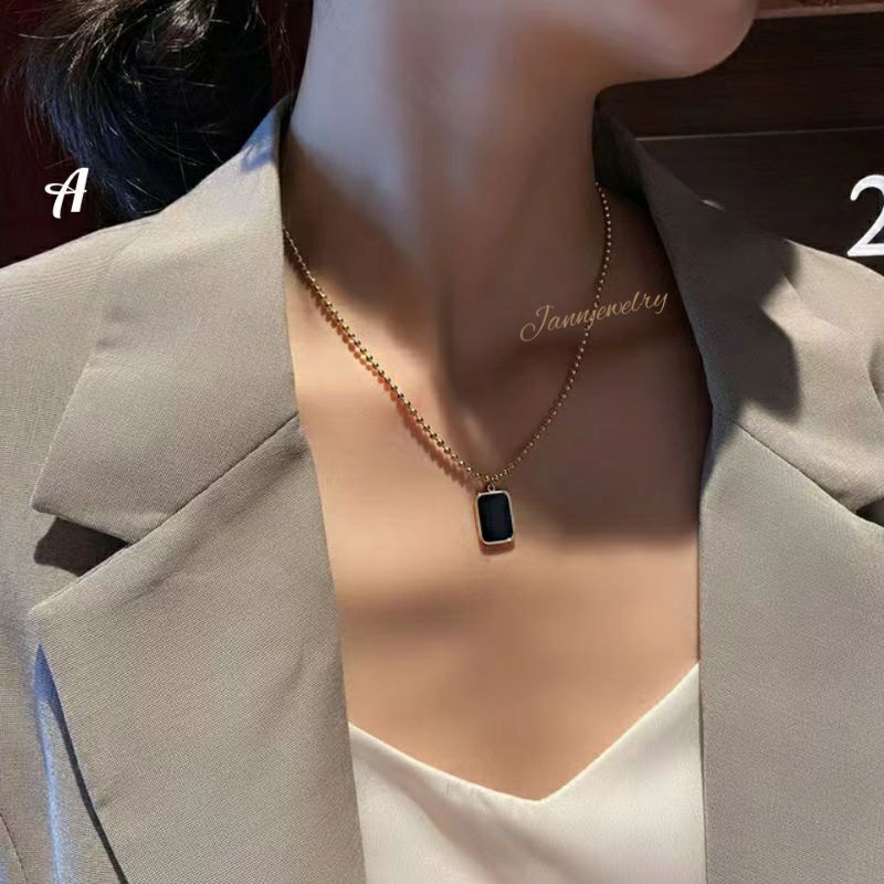 Kalung kotak hitam biji lada titanium asli rosegold