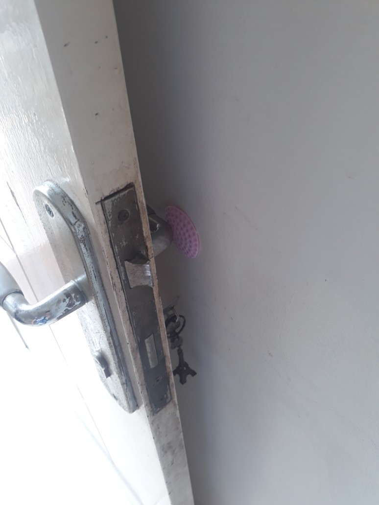 Pengaman Pintu Engsel Toilet Dll