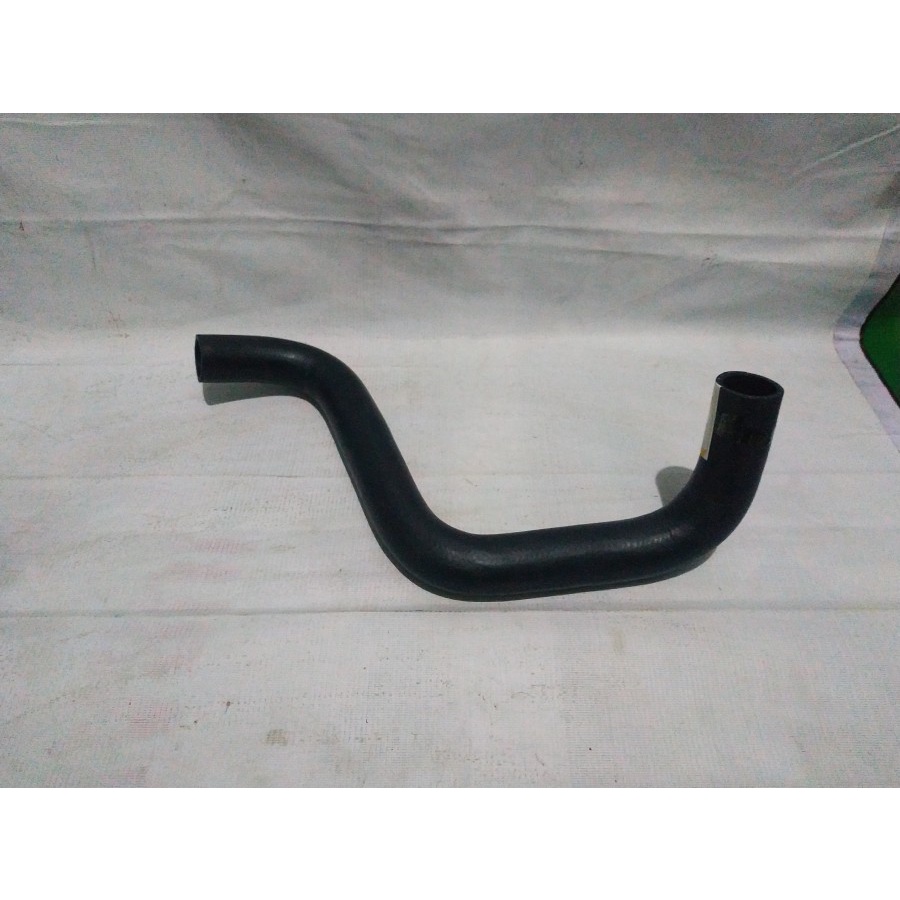 Selang Radiator Bawah Toyota Innova Bensin 16572-0C080