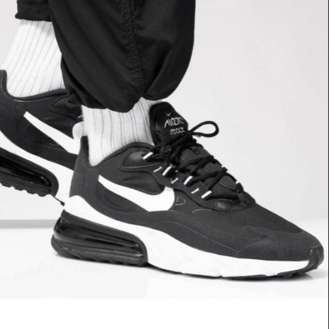 Nike airmax 270 react core black