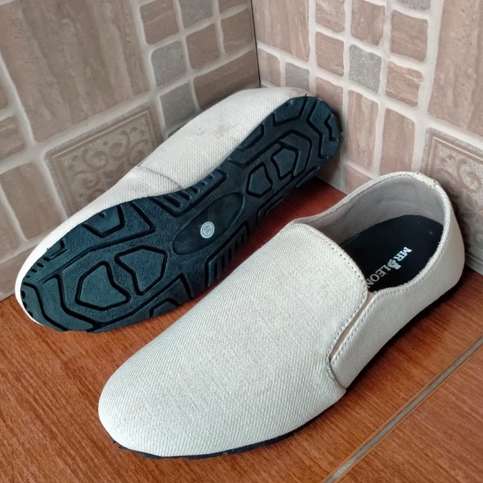 Enoz X Slim - Sepatu Slip On Casual Santai Pria Bahan Kanvas Slop Flat Selop Slip Kasual Formal Kerja Jalan Work Ringan Kuat Nyaman Warna Cream