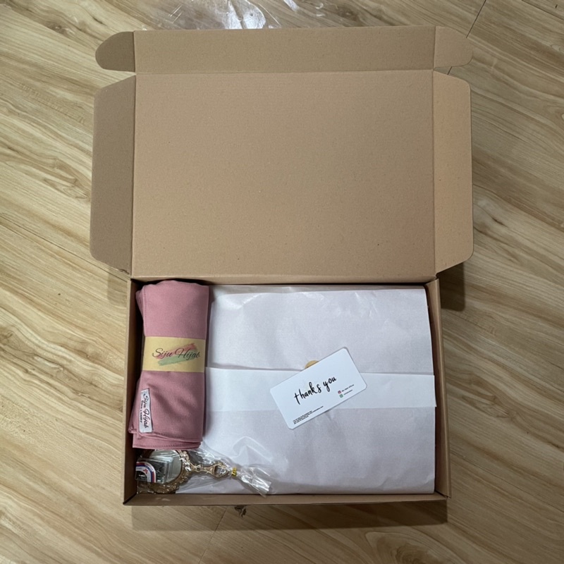 

paket cardigan dan hijab / Hijab gift box / kado hampers hijab