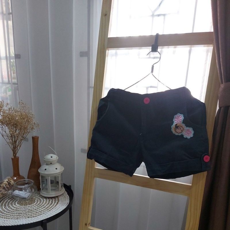 Preloved Celana Pendek Anak Warna Hitam Olive Oyl 11-12