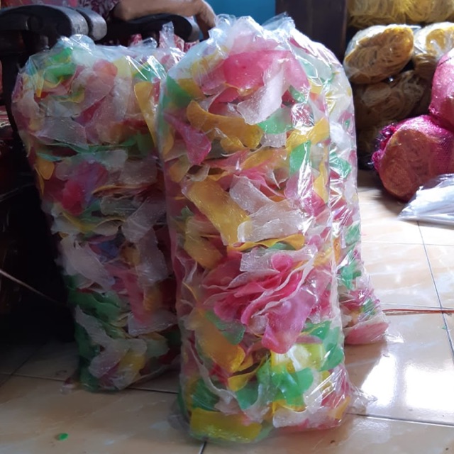 

Kerupuk Air Mancur / Kerupuk Soto Sokaraja 1 Kantong Besar