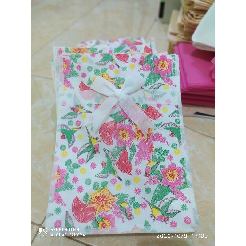 

tas hajatan motif warna putih depan bunga