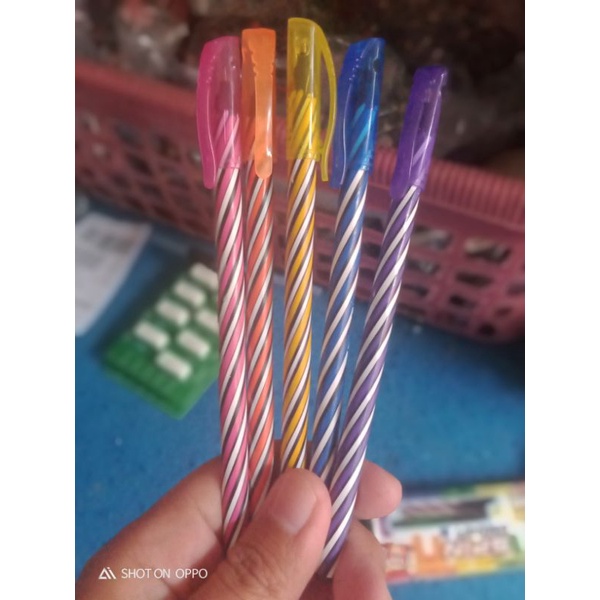 

pulpen lilin warna hitam 1 lusin
