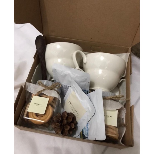 

Hampers Custome