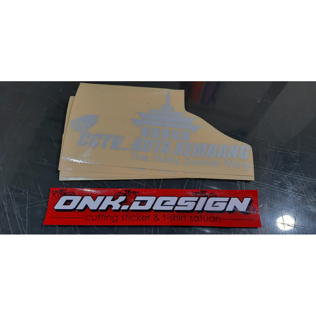 

cutting sticker stiker bebas desain printing waterproof label merk laminasi 142