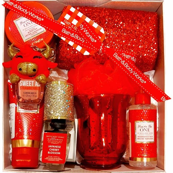 

CHRISTMAS NEW YEAR BBW GIFT SET HAMPERS PAKET NATAL TAHUN BARU 2/50 DGFXG6563