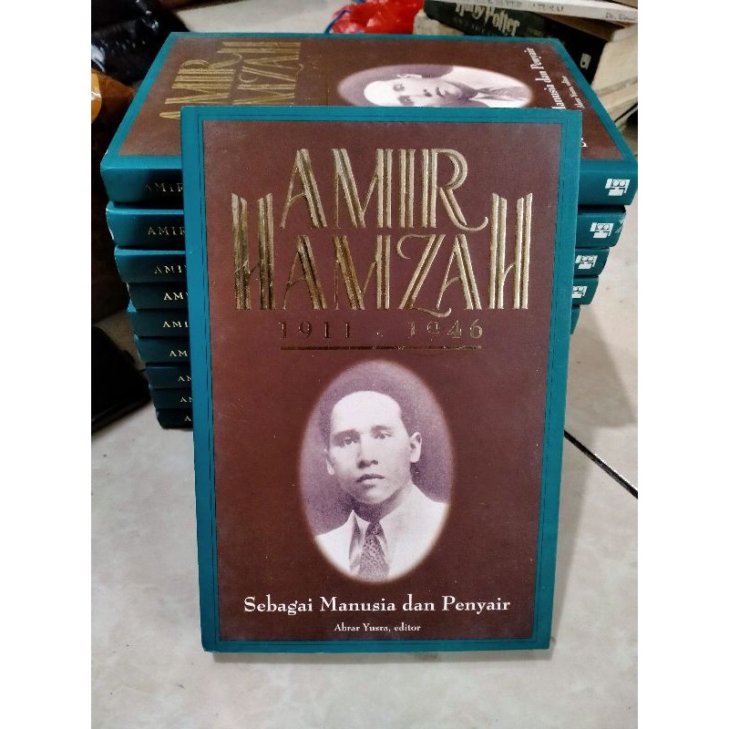 AMIR HAMZAH SEBAGAI MANUSIA DAN PENYIAR 1911 - 1946