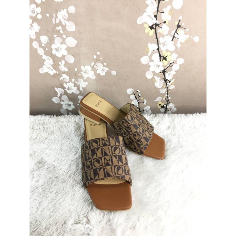 SEPATU HAK BONIA WANITA MONOGRAM WARNA CREAM HARGA TERMURAH KUALITAS ORIGINAL BARANG BRANDED