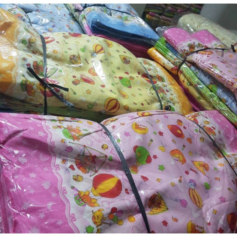 1/2 lusin kain bedong super jumbo, 110 x 90 motif gambar random tabur dan runstop, bahan flanel isi 6 pcs - Grosir