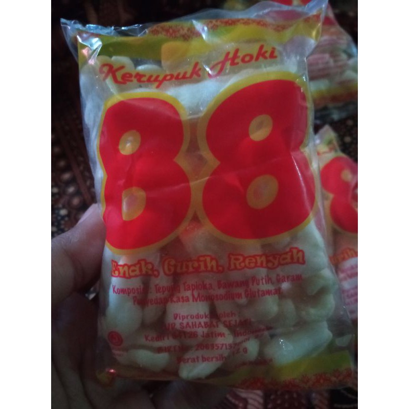 

Paket Makanan snack ringan murah kiloan makanan lainnya 88 kerupuk hoki