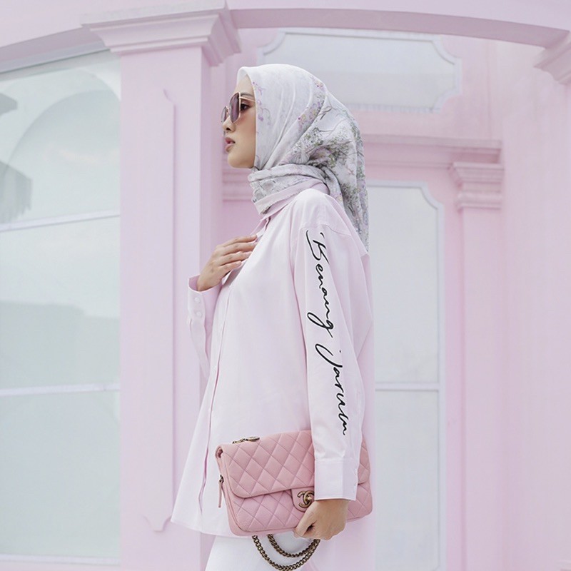 BENANG JARUM Pink Logo Printed Shirt Benang Jarum Buttonscarves