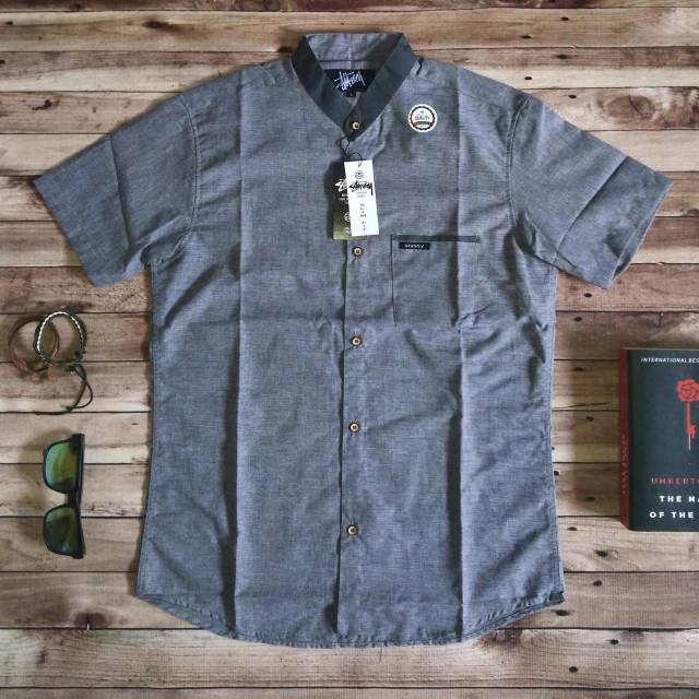 kemeja pria cowok kerah shanghai motif garis salur horizontal abu abu kombinasi putih oxford panjang