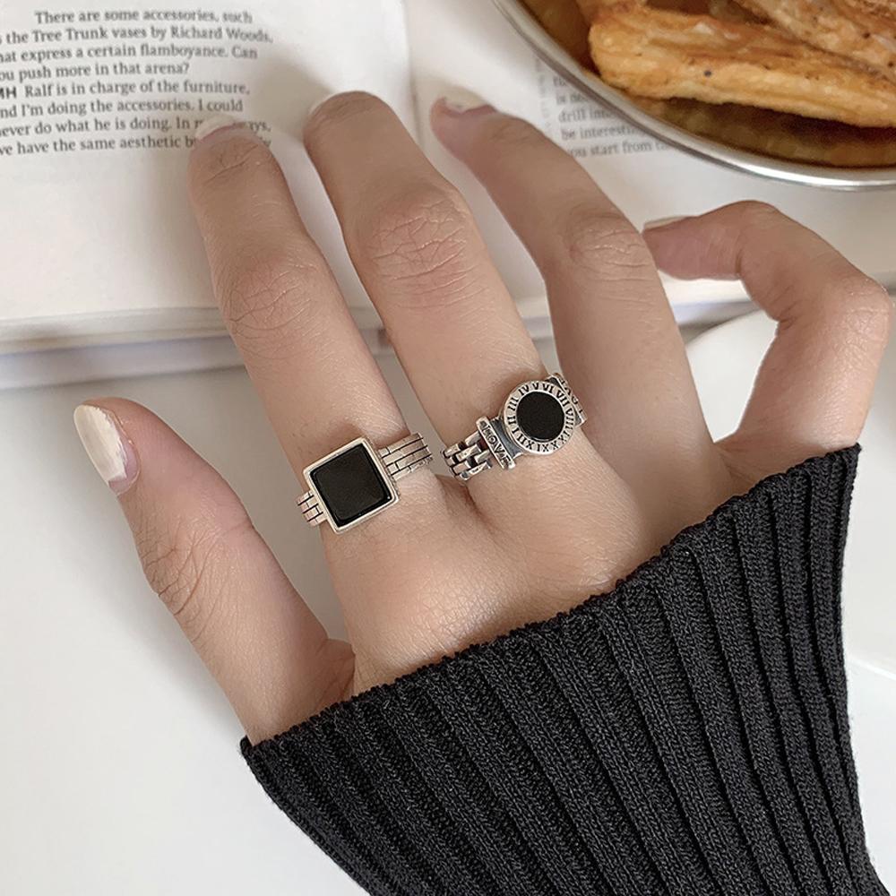 Needway Cincin Jari Punk Jalan Wanita Hitam Drop Glaze Angka Romawi Geometris Bulat