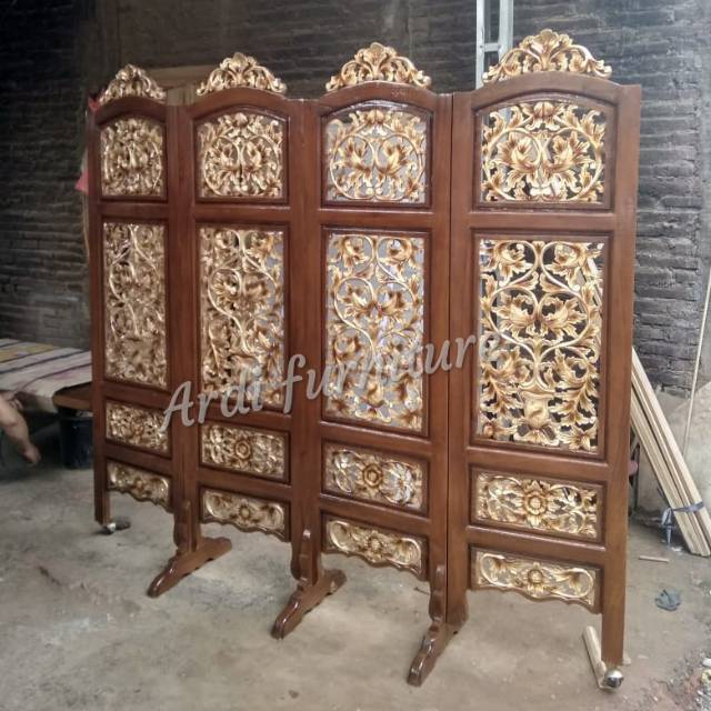 Partisi ukir jepara sketsel seketsel ukir kayu jati dekorasi penyekat ruangan tamu