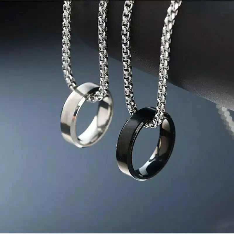 KALUNG TITANIUM PRIA BANDUL CINCIN HITAM DAN SILVER KALUNG TITANIUM ANTI KARAT ANTI PUDAR