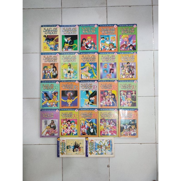 Paket komik sailor moon warna sailor moon R dan S ada 3 judul 23 buku