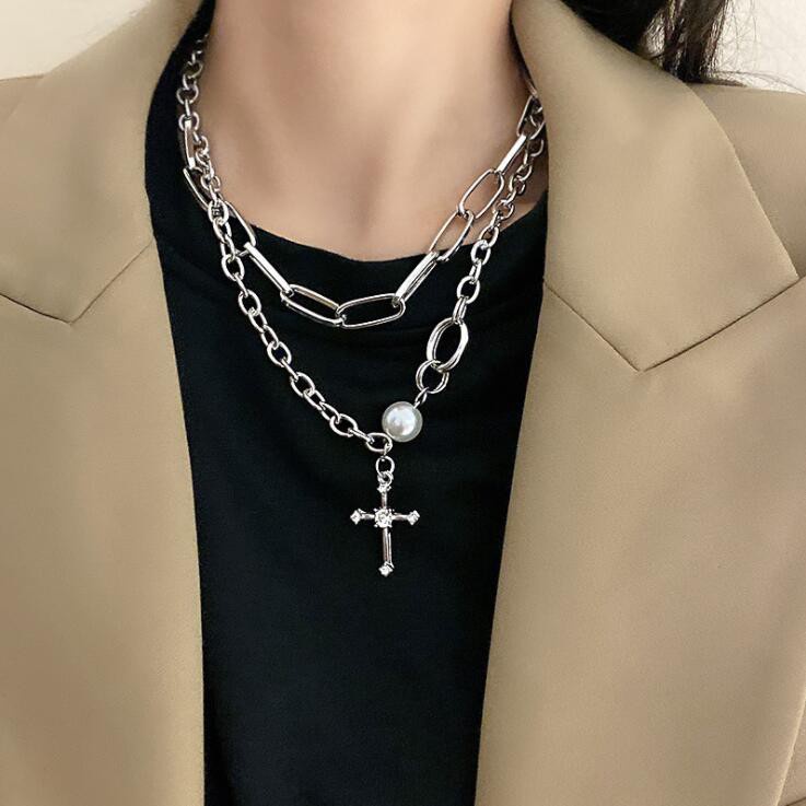 YEEZII Kalung Rantai Choker Multilayer Liontin Salib Aksen Mutiara Warna Silver Gaya Retro Untuk Wanita