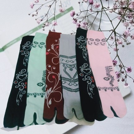Kaos Kaki Muslimah/Kaos Kaki Jempol Motif Random/Kaos Kaki Jempol Muslimah