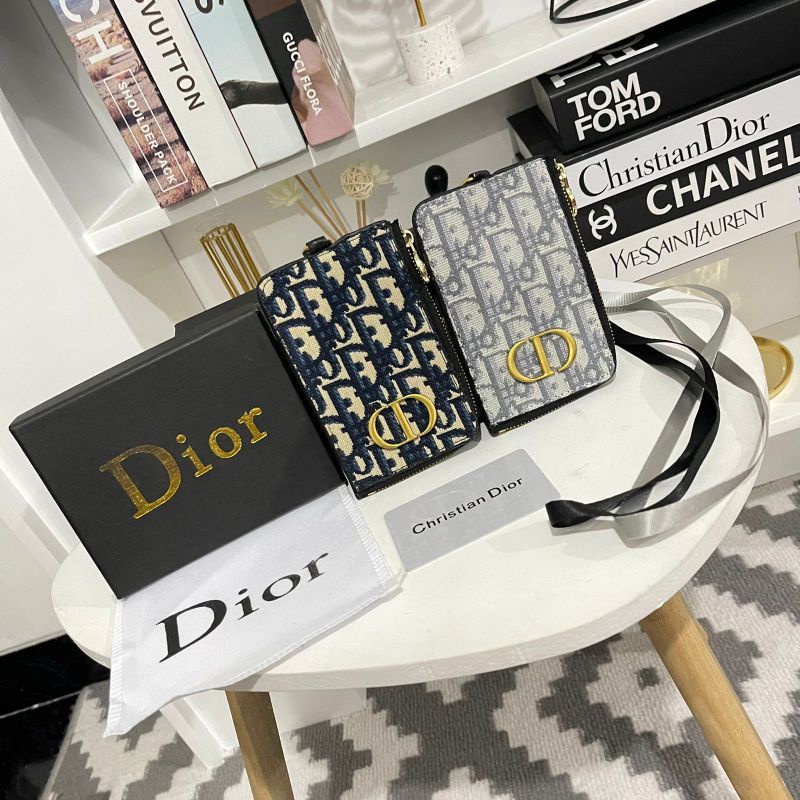 

READY DIIIORR & COAACHH LANYARD ID CARD FREE BOX