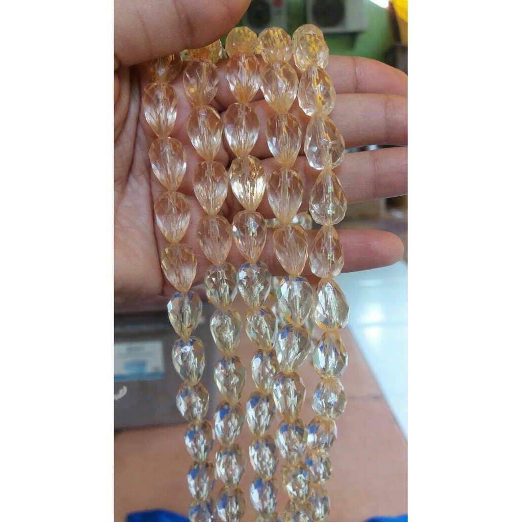 

Promo Manik Manik Akrilik Motif Tetes Blimbing Bening 1,8 cm ( 1 renteng )